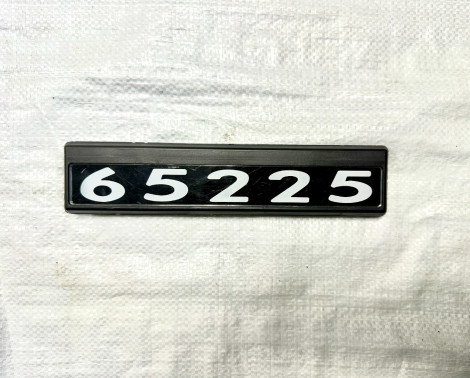 Табличка кабины 65225 старого образца (черно-белые) для КамАЗ 65225-8202074