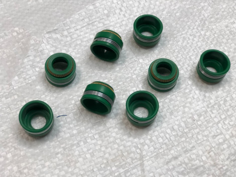 Манжета клапана (к-т 8шт) зелёный силикон (сальник) в сборе для КамАЗ 740-1007268-01 / КАМКОМ