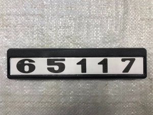 Табличка кабіни 65117 старого зразка (чорно-білі) для КамАЗ 65117-8202074 / Імпорт