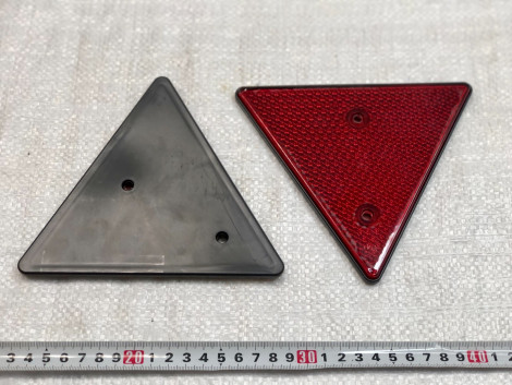 Светоотражатель (катафот) треугольный красный на прицеп